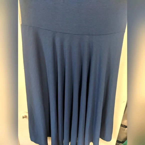 LuLaRoe Nicole Dress - Picture 2 of 7